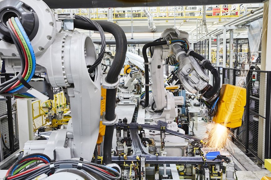 ABB utökar e-mobilitetsverksamheten: VW Commercial Vehicles tar 800 industrirobotar i drift för att tillverka nya elfordon